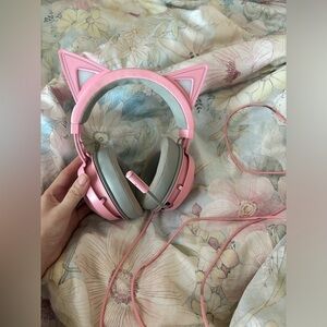 Razer Kraken Kitty Edition Headphones - Cute and Immersive Gaming Accessory